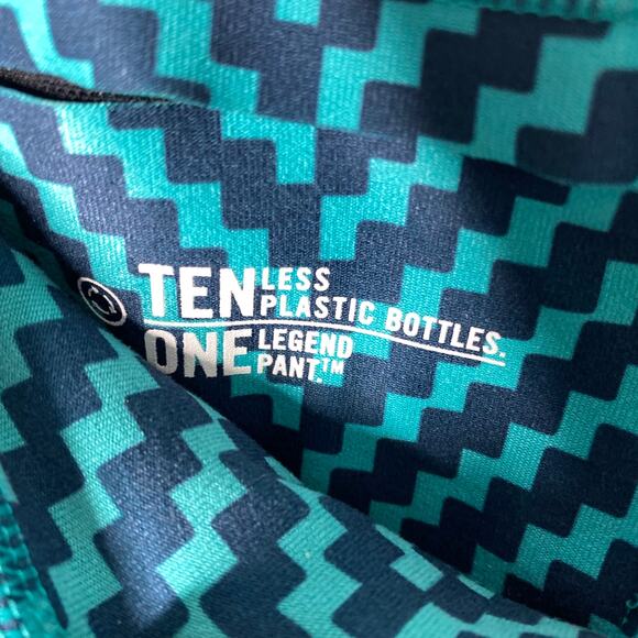 Nike Chevron Capri Leggings Size XS Legend 2.0 Training Dri-Fit Athletic Zig Zag - Picture 4 of 11